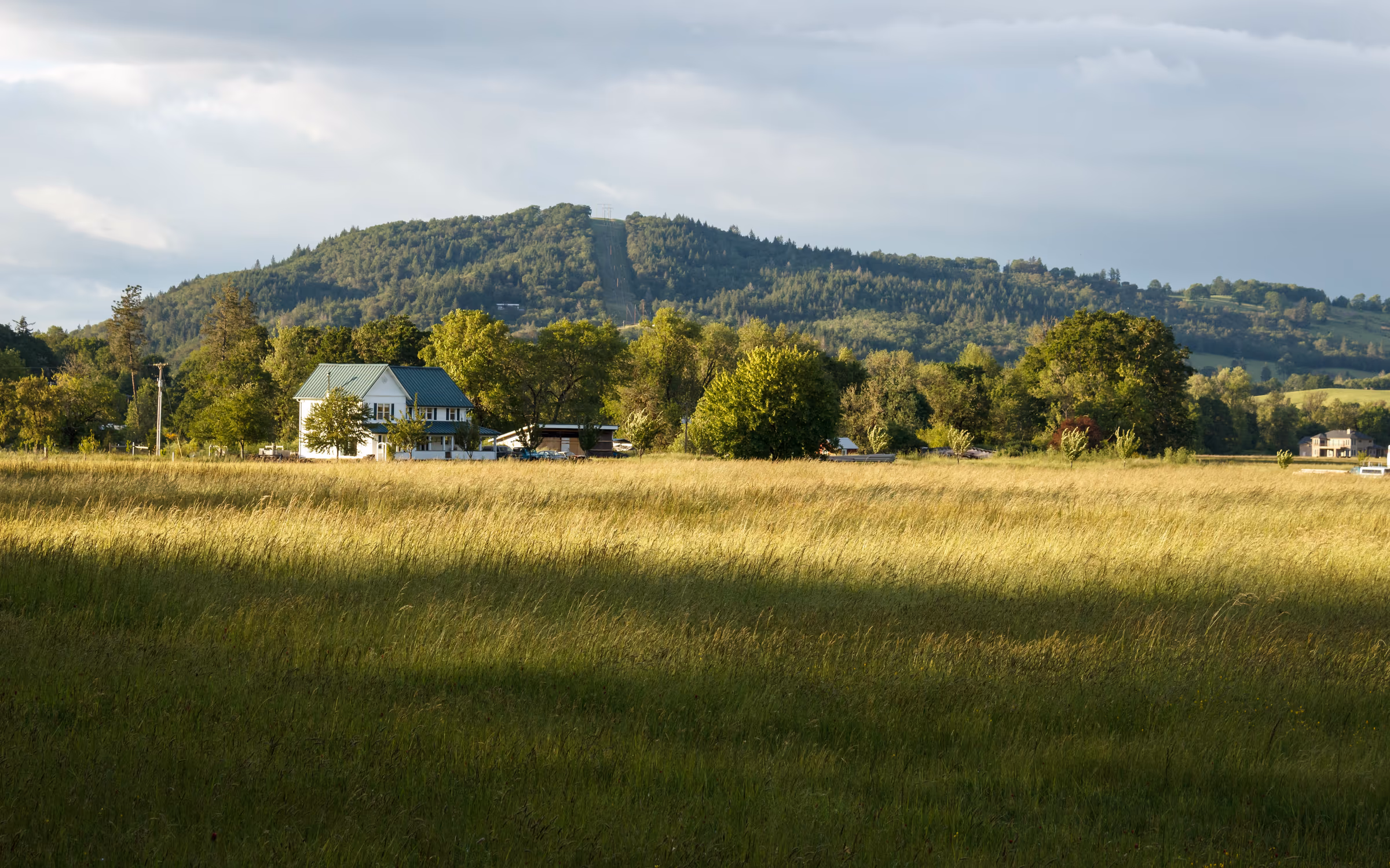 Oakland, Oregon — local landscape and real estate — Aaron Cherry