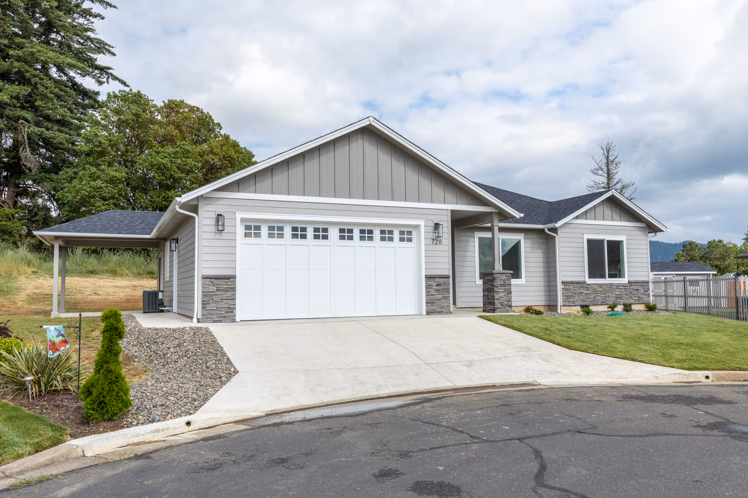 New construction craftsman home in Roseburg, Oregon — buyer representation by Aaron Cherry